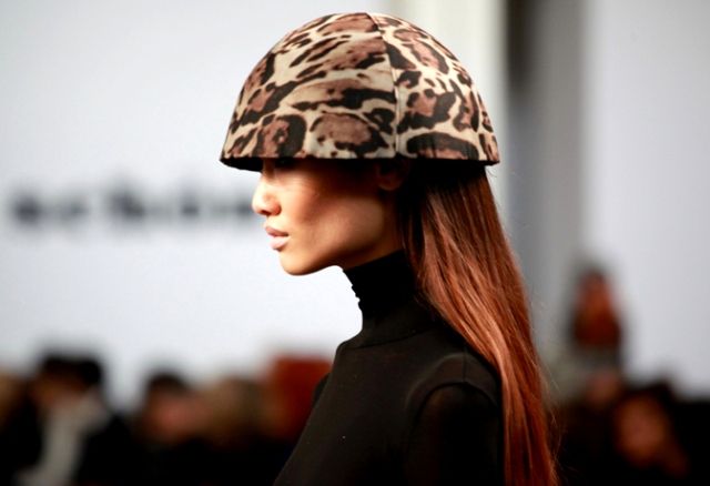  photo MFWMilaSchoumlnSlakomopjehoofd2.jpg