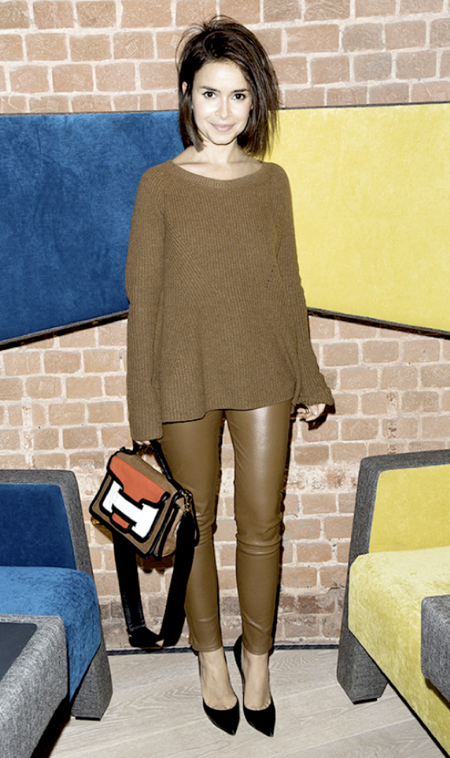  photo miroslavadumastreetstyleallbrownmonochrometherow.png