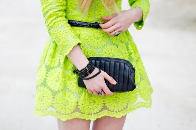  photo thegoldenbunflowerpowersheinsidelimedress.jpg