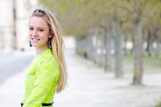  photo thegoldenbunflowerpowersheinsidelimedress2.jpg