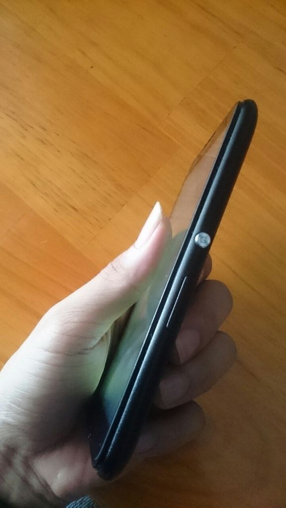 Sony E4 màu đen - 4