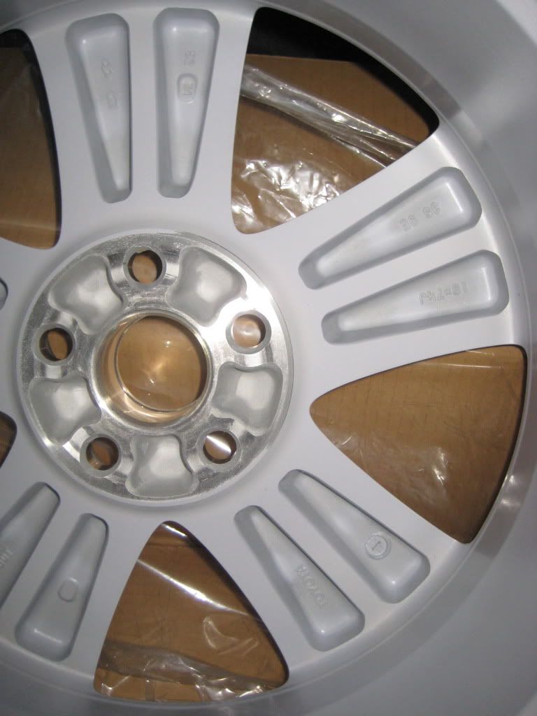 Chuyên bán vỏ xe, mâm xe và phụ tùng ôtô chính hãng - 5