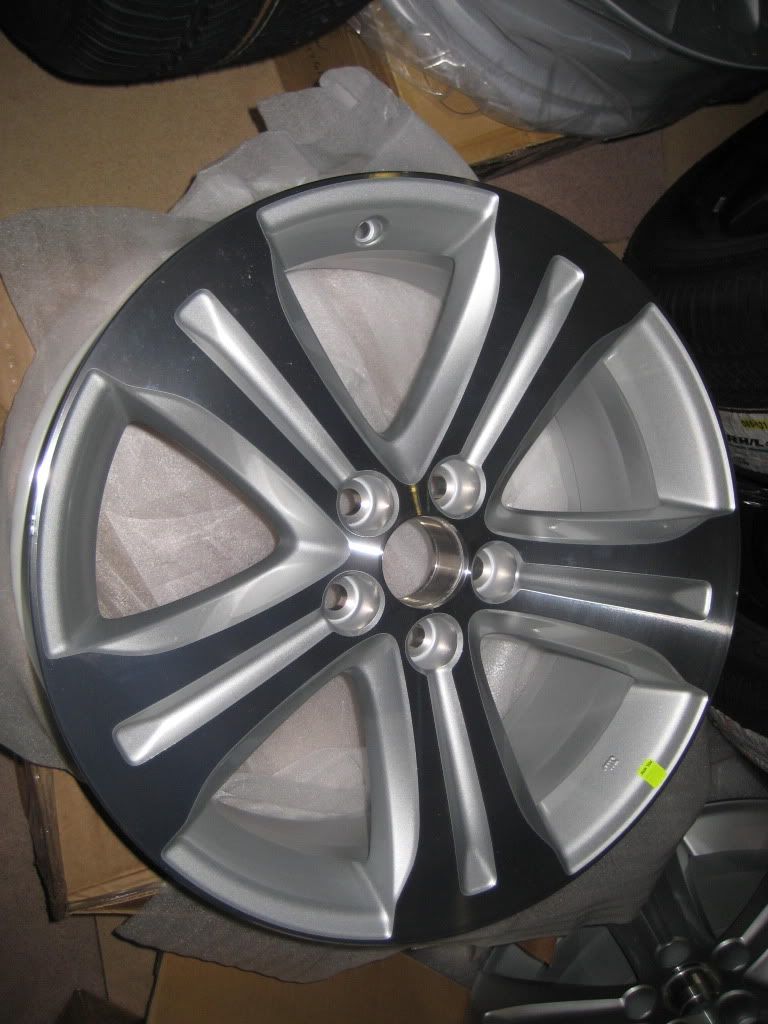 Chuyên bán vỏ xe, mâm xe và phụ tùng ôtô chính hãng - 3