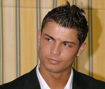 Ronaldo Kapsel on De Fauxhawk Cristiano Ronaldo Draagt Vaak Een Soort Van Fauxhawk Op