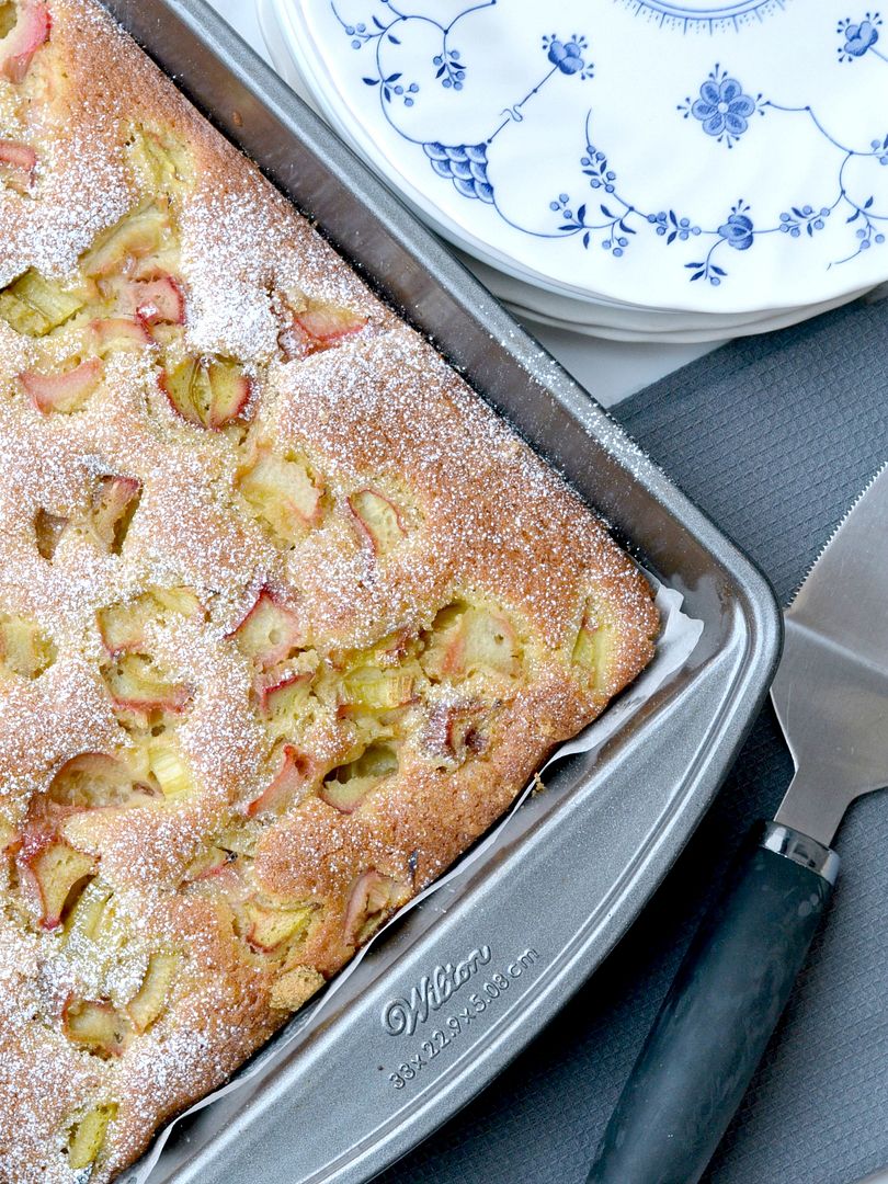 Rhubarb Traybake