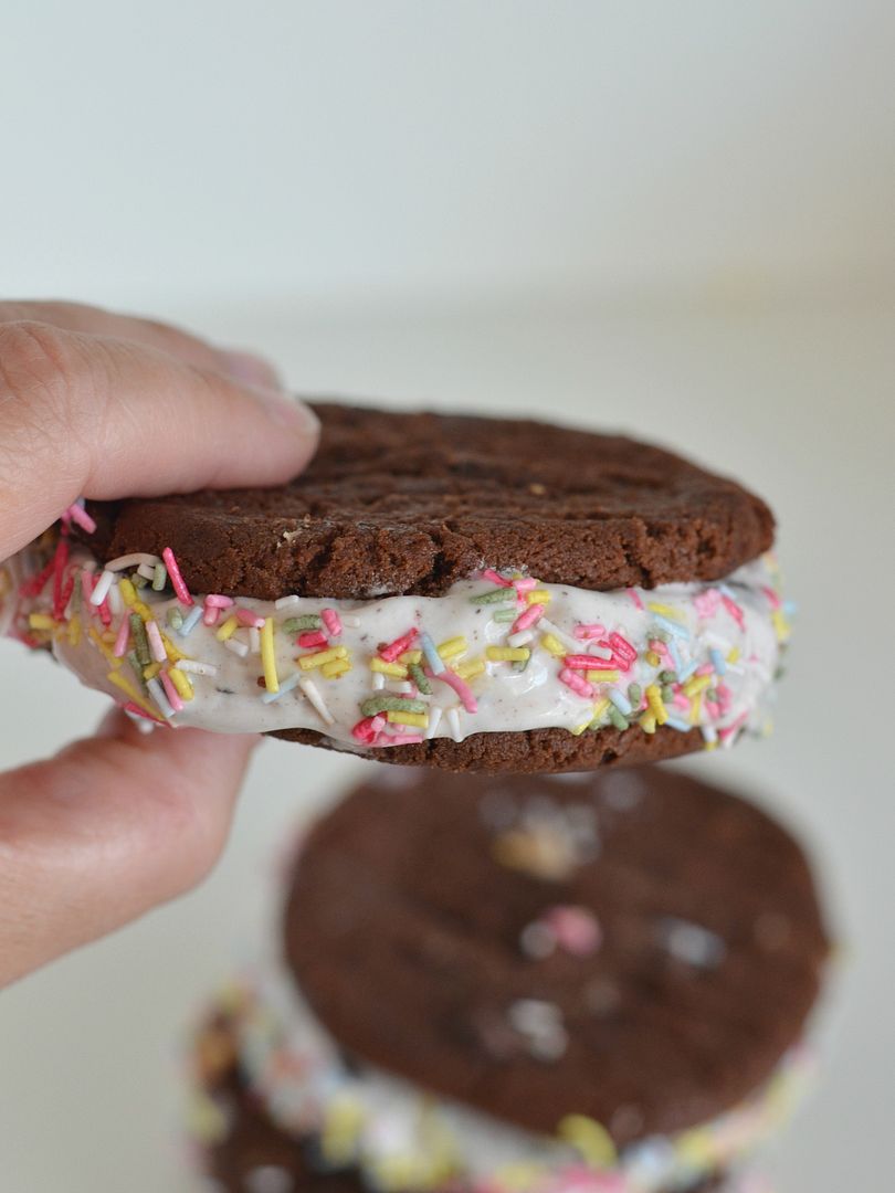 Chocolate Ice Cream Cookie Sandwiches #poweroffrozen