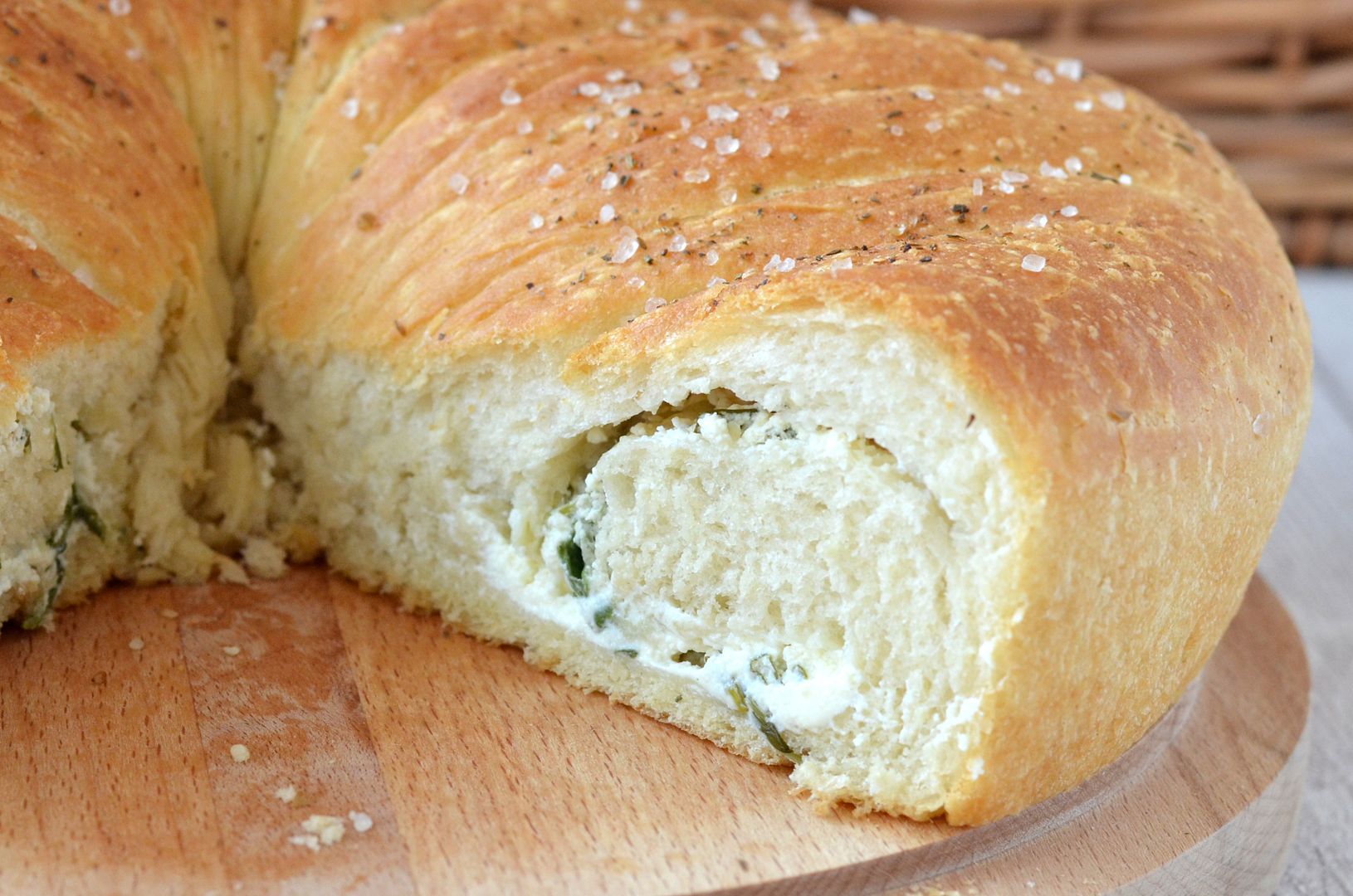 Cream Cheese, garlic, herb & rocket bread
