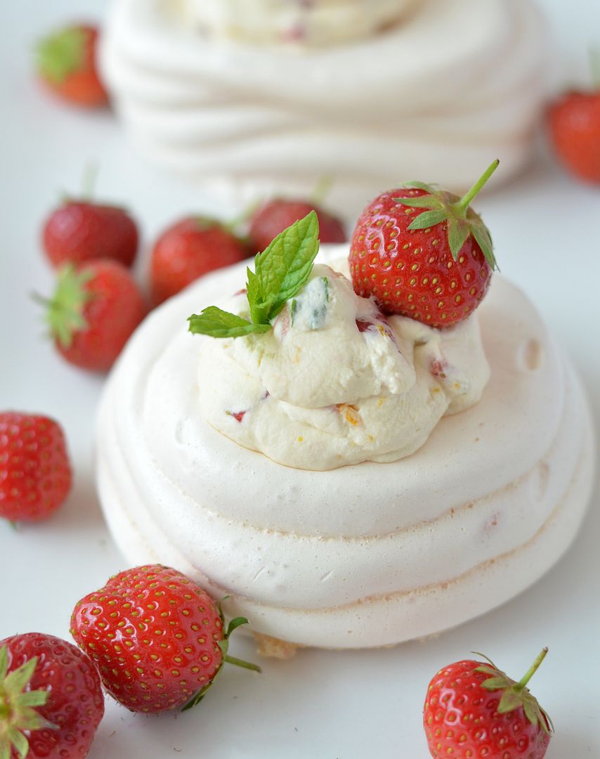 Pimms Pavlovas