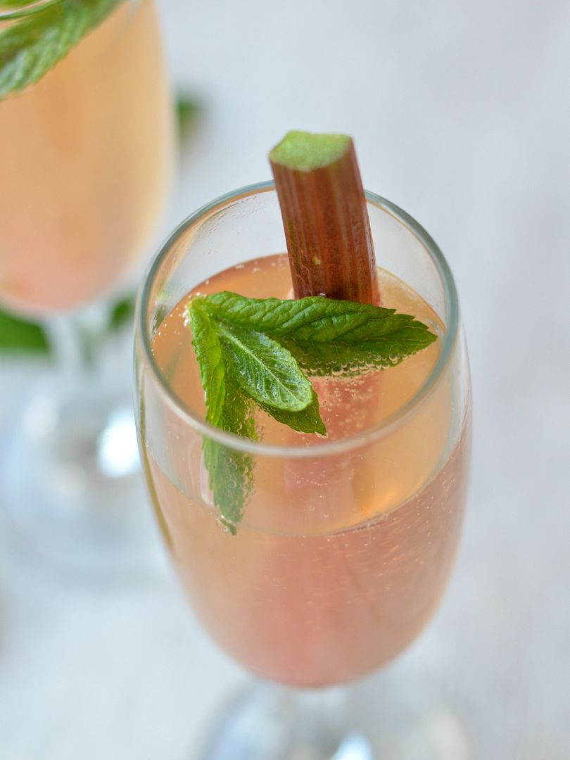 Rhubarb and Prosecco Fizz