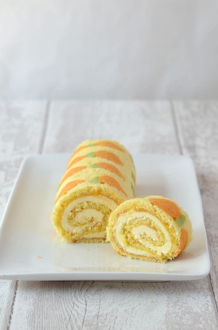 Lemon Curd Swiss Roll