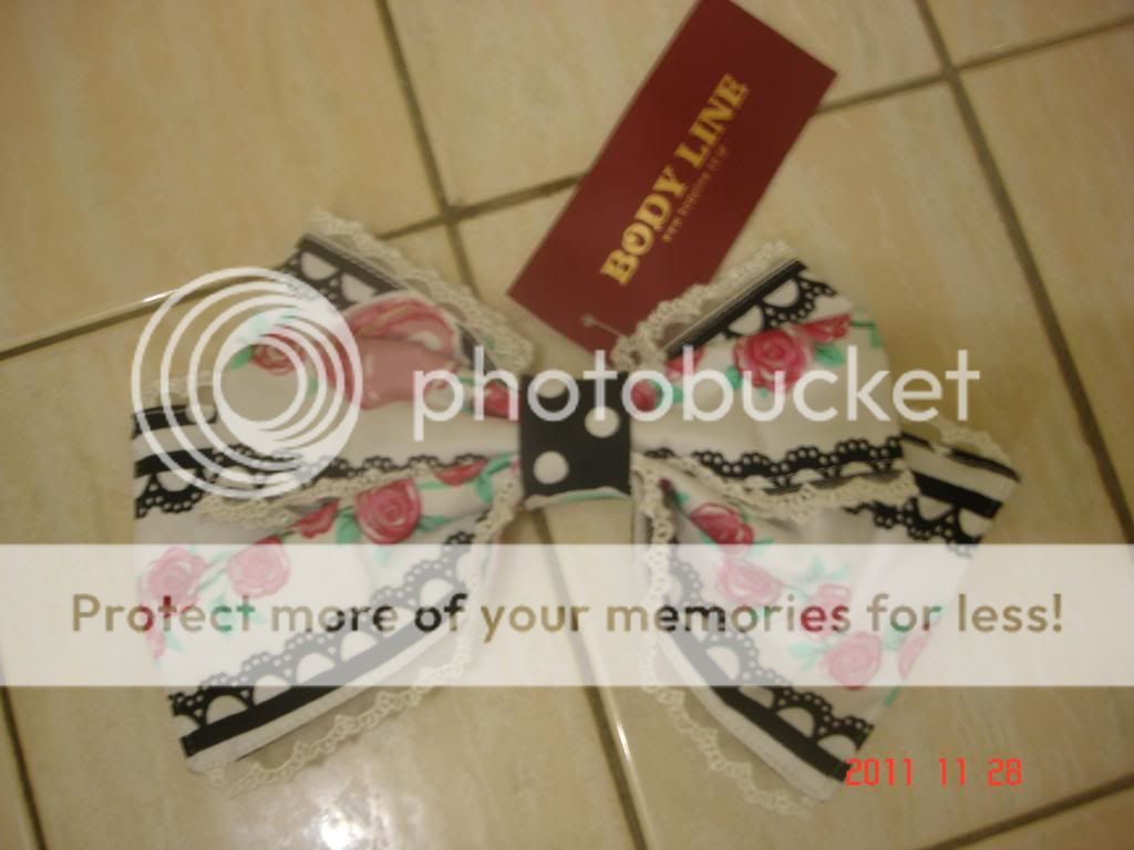 Attached bow on Macaroon JSK