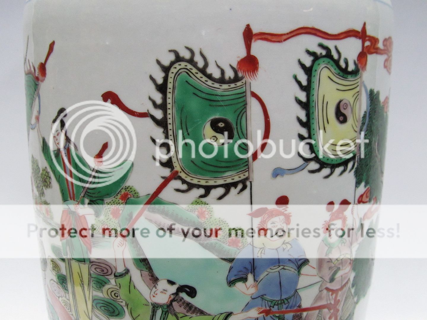 FINE CHINESE RARE THREE COLORS FACTOR PORCELAIN PEOPLE VASE  